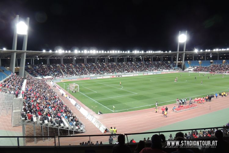 udaficion1's tweet photo. Hablemos claro y quiero sinceridad de corazón. 

Opción A. Volvemos al 2018 y ningún jeque compra el club, siendo un equipo de segunda A que de vez en cuando sube a primera (cada mucho tiempo), con pocos abonados pero fieles.

Opción B. Todo lo que ha pasado hasta ahora. https://t.co/QVNqKNifkE