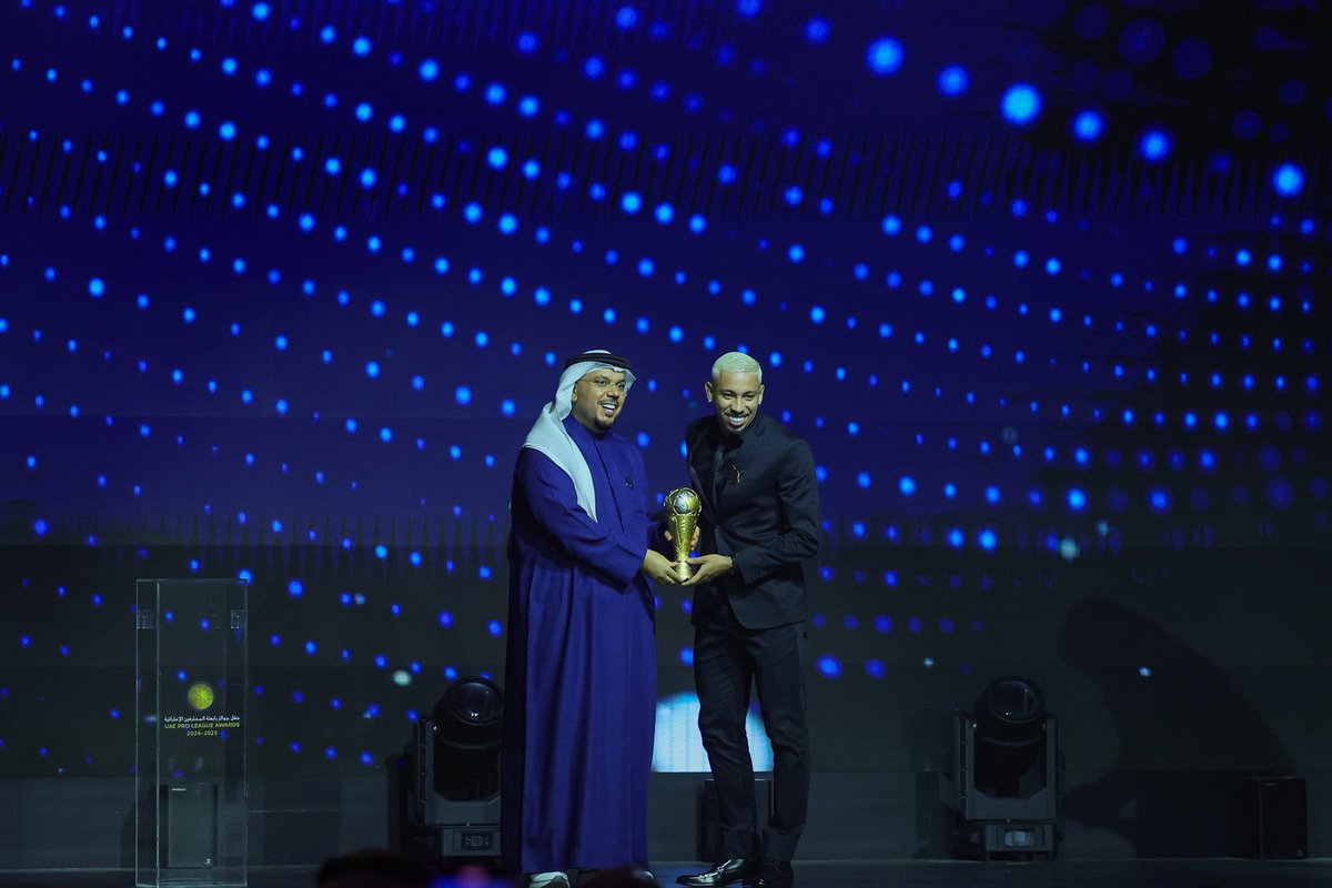 Não é fácil chegar muito menos se manter no topo.  Meu único objetivo era orgulhar aos meus.
Receber um prêmio tão importante encerra uma temperada maravilhosa para mim.
Foram quatros títulos e o reconhecimento individual, golden boy! Só mostra que estou no caminho certo.

E,