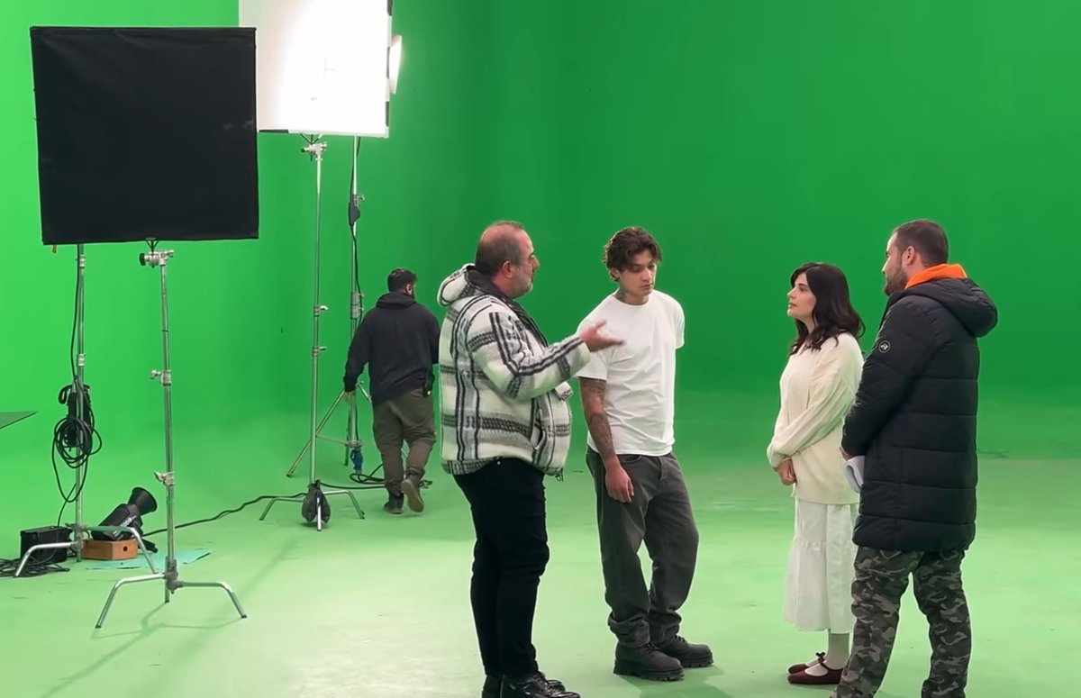 archivegv's tweet photo. Gonca “Aşk Sadece Bir An” filminin çekimlerinde👇🏻

#GoncaVuslateri #asksadecebiran https://t.co/4PWSqqIJw5