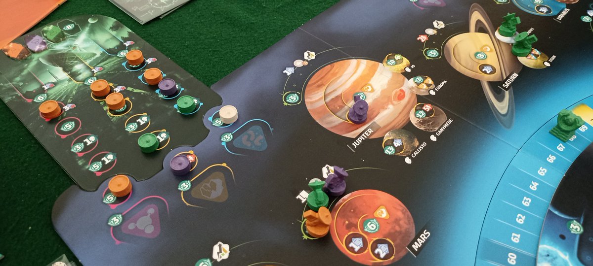 Hoy en el club, hemos desdoblado mesa. #SetiBoardGame por cortesía de <a href="/MenudaPieza/">menuda pieza! 🎲</a> y #MarrakeshBoardgame por cortesía de <a href="/killoqpasa/">killoqpasa</a>. Agradecemos a #Juanjo por su increíble mesa y Aire. Una tarde muy apañada.