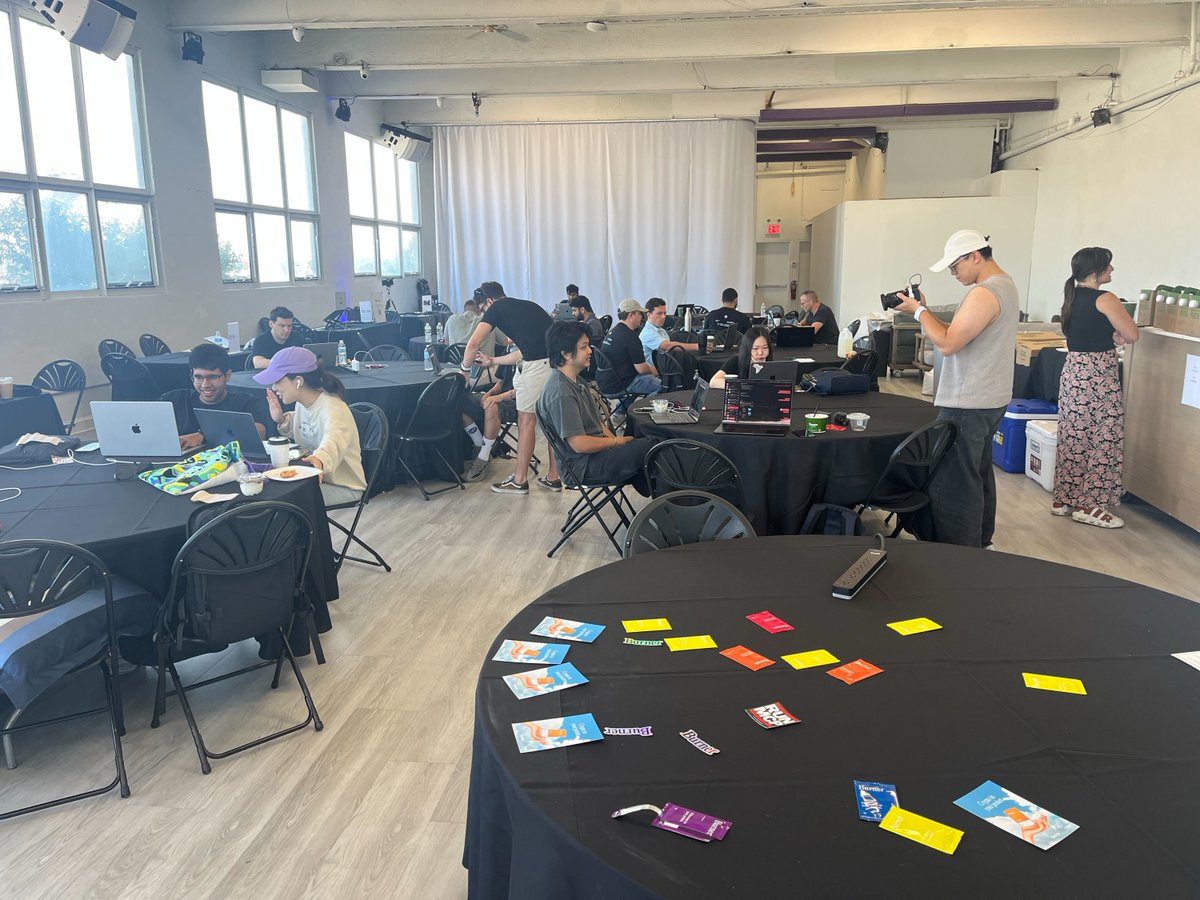 Fluora: Where AI Agents Do Business tweet media