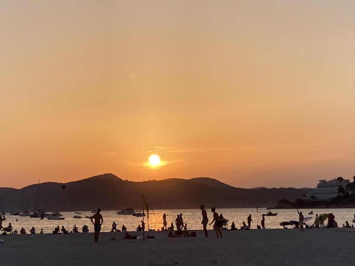 Majorca today 🤨 I tried not to look up but ….Look at that sky 😑 look at that sun ☀️ 
No escaping Geoengineering !!