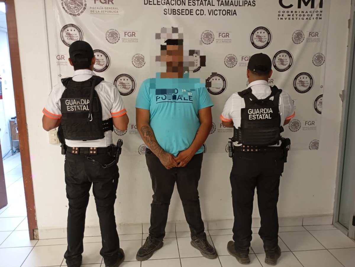 #Tamaulipas Arresta Tránsito Estatal a sujeto que transportaba drogas y efectivo
Tanto el ciudadano como el vehículo y lo hallado en su interior fueron puestos a disposición de la Fiscalía General de la República (FGR)