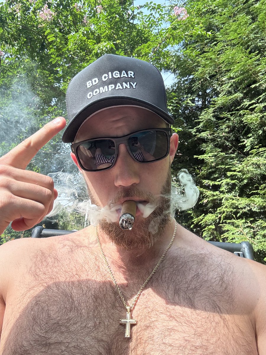 thedappercigar's tweet photo. Enjoying the good life with a premium cigar from BD Cigar Company! 🌿💨

Smoking The Diligent here 🔴🟡

#BDCigarCompany #BurnDownPodcast #Cigars #CigarLovers
