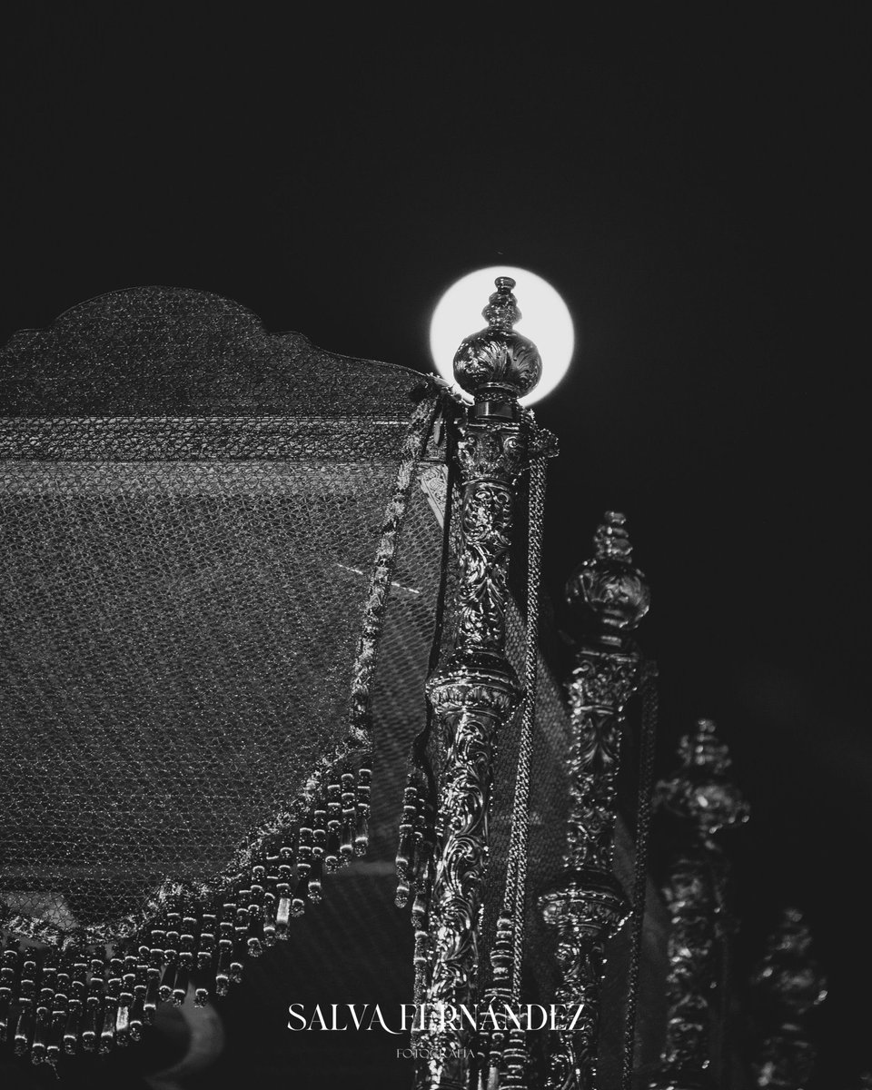 𝐀𝐋 𝐂𝐀𝐄𝐑 𝐋𝐀 𝐍𝐎𝐂𝐇𝐄.
•
<a href="/HdadDulceNombre/">Dulce Nombre</a> 
•
#CofradiasMLG #Malaga #Dulcenombre