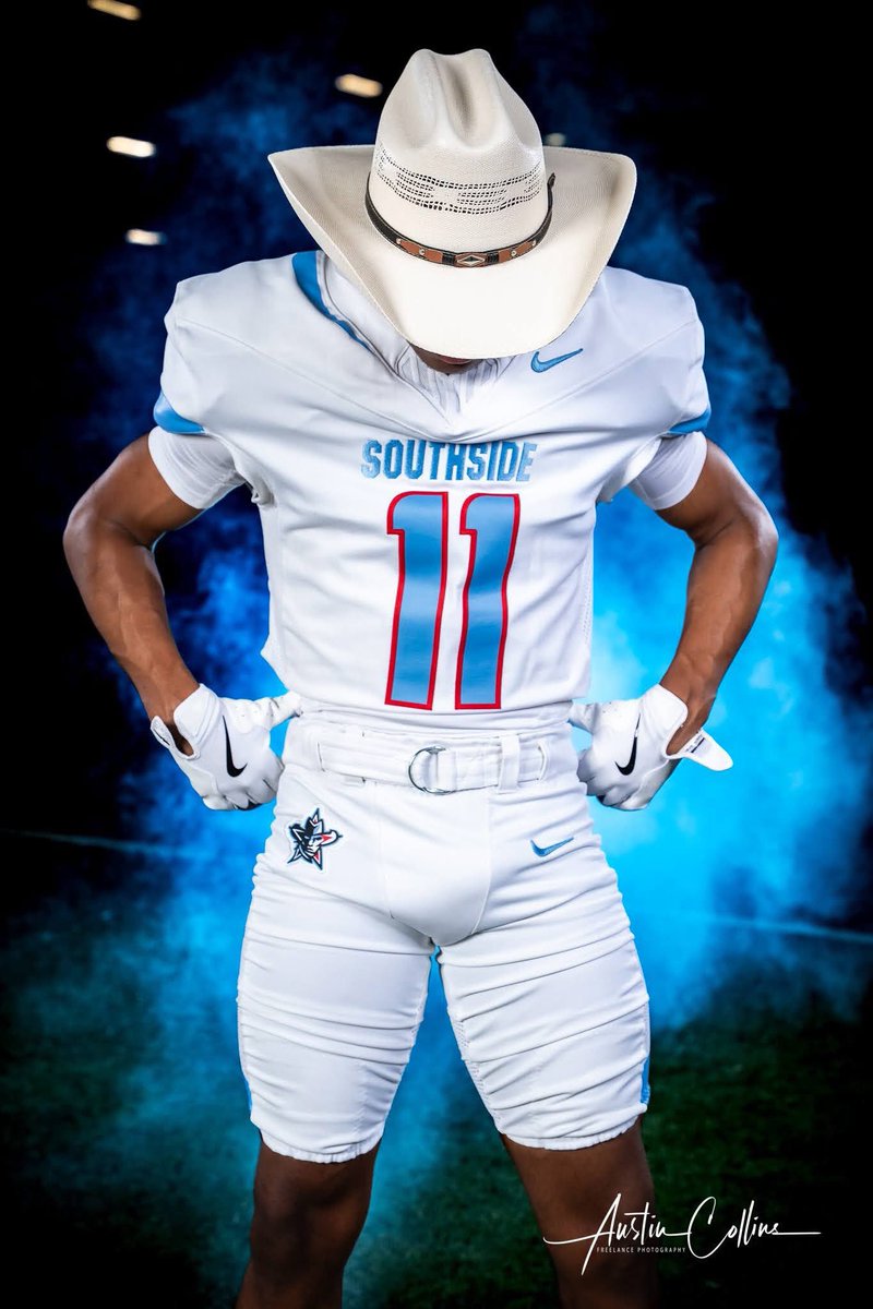 More photos of our <a href="/SouthsideMavsFB/">FS Southside Maverick Football</a> seniors 

Thank you, <a href="/AustinCollinsF1/">Austin Collins, Freelance photography</a> for the amazing session.