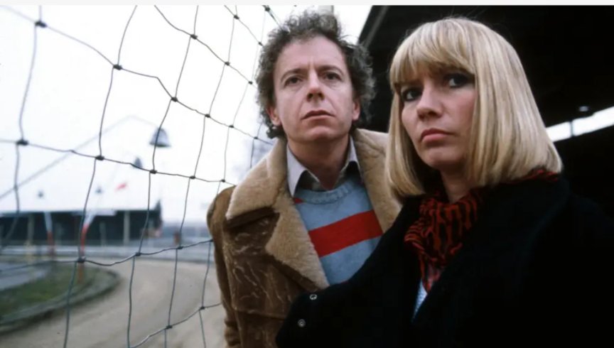 Sad to hear of Ray Brooks passing 😕 proper #Fulham through and through, especially in the dark times. Thank you for Mr Benn and flying the flag 🖤🤍 #FFC