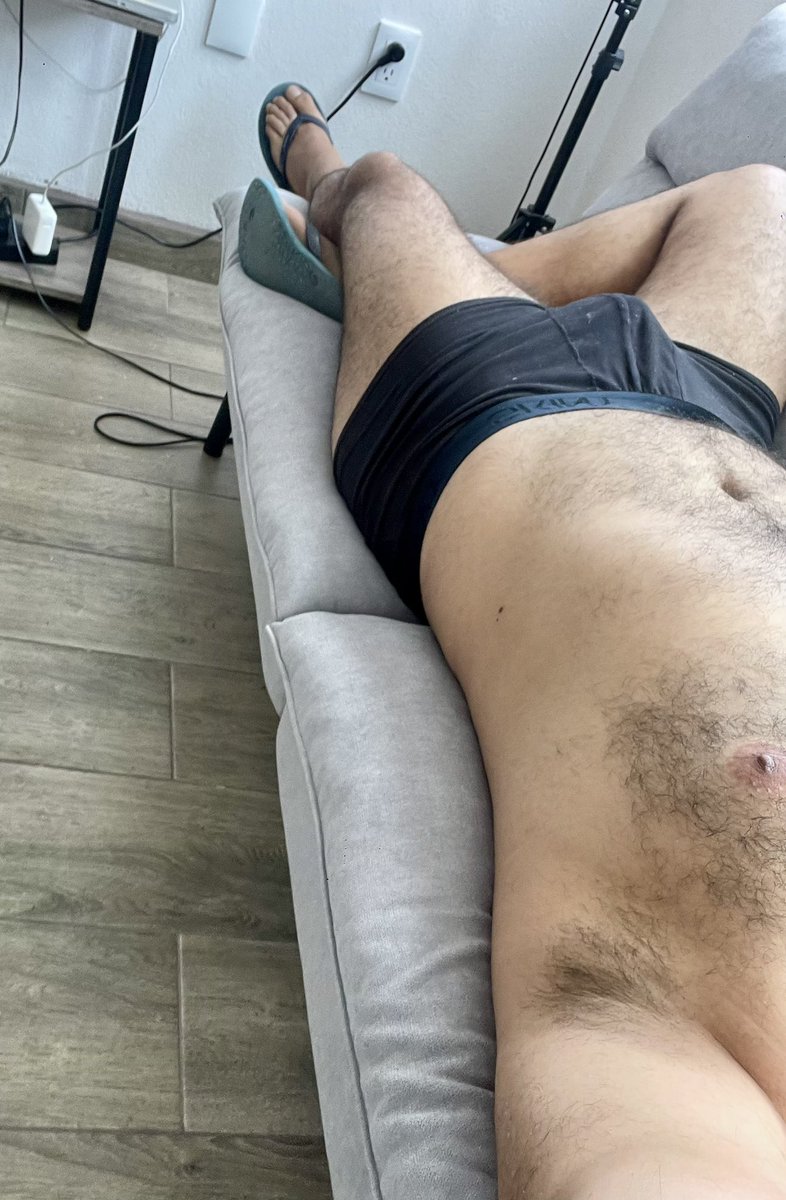 LuisFerCE's tweet photo. No pienso levantarme el día de hoy!! https://t.co/NMiLE189J0