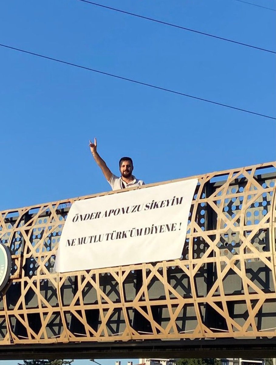 Şehitlerimizin kanı ile sulanan bu topraklarda...
Teröristler Önder olamaz , Teröristlere umut hakkı tanınamaz.
Buna tepki gösteren Türk Milliyetçilerinin  gözaltına alınması kabul edilemez.
"Apo P*çtir, P*ç kalacak"