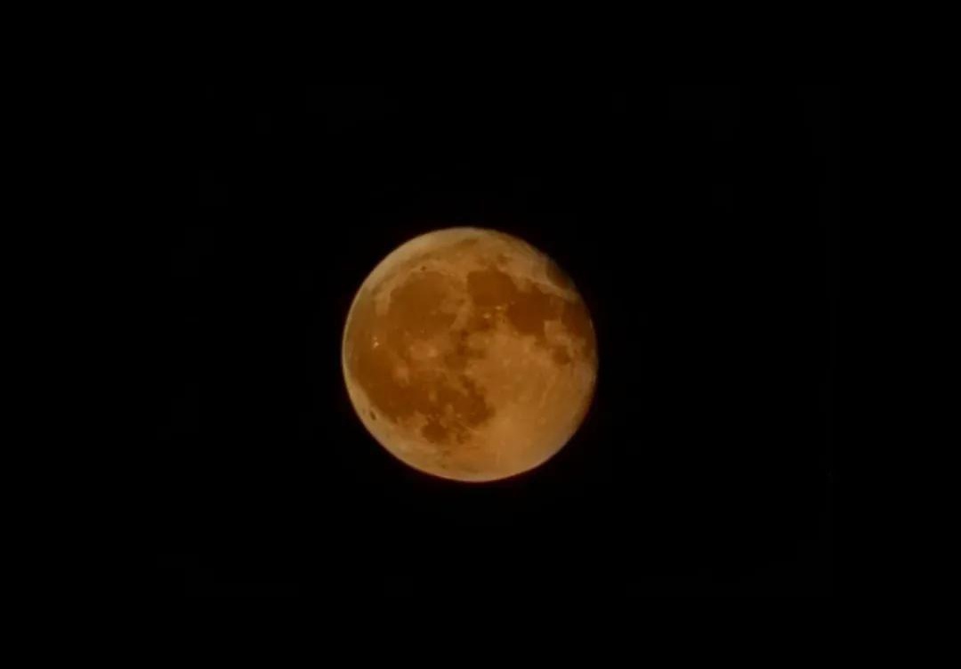 La Luna ahora. Perfecta.