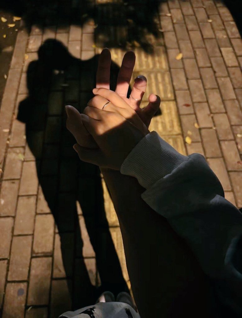 ما الذي تحبهُ فيها؟
كل شيء حتى حظها العاثر .

.
.