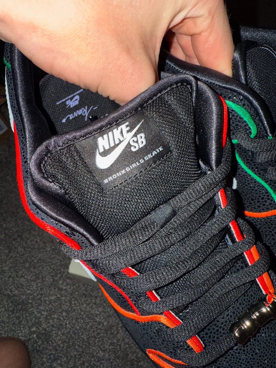 JustFreshKicks tweet media