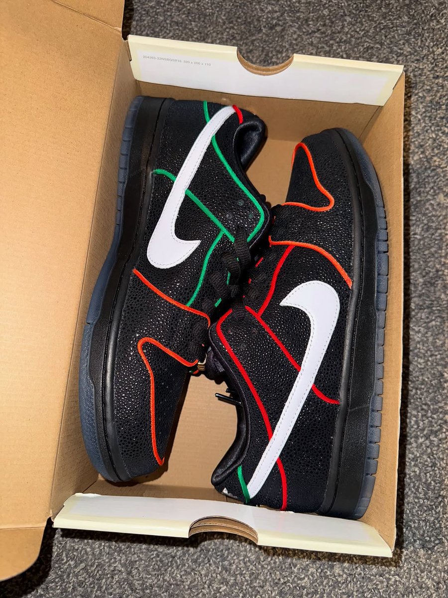 JustFreshKicks tweet media