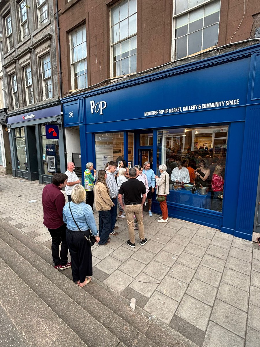 My art is now on show for the next week at the new PoP shop in Montrose! 

Opening night was packed and happy to see a few of my framed prints find new homes ❤️