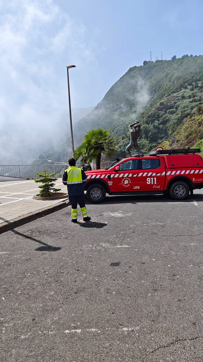 AdeBVlosR's tweet image. 🚨 En colaboración con @LosRealejos y su Área de Seguridad y Emergencias, y tras la activación del #PEMU por alerta máxima 🔥, ayer sábado y hoy domingo desplazamos un vehículo ligero de extinción a medianías para vigilancia preventiva.
🌡️ Temperaturas de hasta 43 °C.