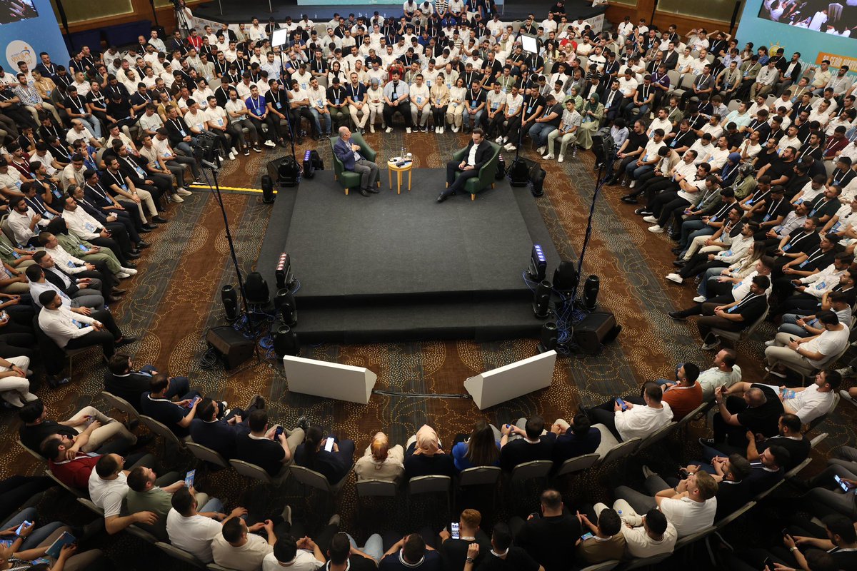 📍Kızılcahamam

Dünyanın ve bölgemizin şekil değiştirdiği bu dönemde, ülkemizin geleceği her zamankinden daha parlak ve güçlü. Türkiye Yüzyılı’nı inşa ederken, bizler gençlerimizin dinamizmine, enerjisine ve yenilikçi bakış açılarına sonsuz güveniyoruz.

Bu vizyonu AK Gençlik ile