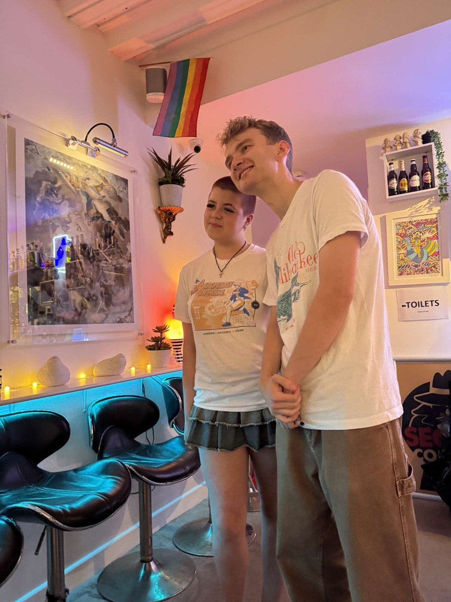 heluvs_iw's tweet image. Guys honestly all the people I met were so lovely. I’m gonna be bragging about this day for the rest of my life. I got to talk with everyone!
7/08/25
#tommyinnit #tubbo #badlinu #eryn #lukey #tomedy 
@tommyinnit @tommyaltinnit @TubboLive @TubboTWO @badlinu @Lukeyttv @ErynOffline