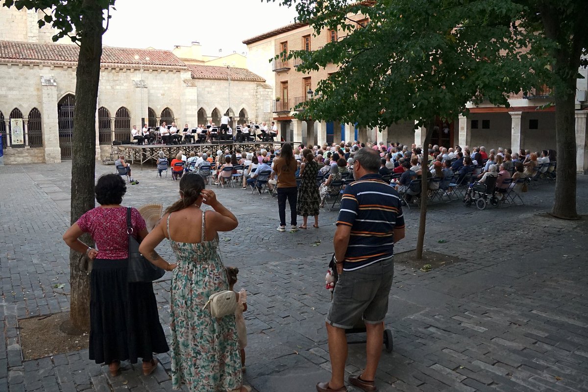 🌞🌻Despedimos la semana y la programación del #VeranoCultural 2025 #UnRayoDeSol con una selección de algunas de las mejores bandas sonoras de películas a cargo de la <a href="/BMusicaPalencia/">BANDA MÚSICA PALENCIA</a> en este caluroso domingo 10 de agosto.