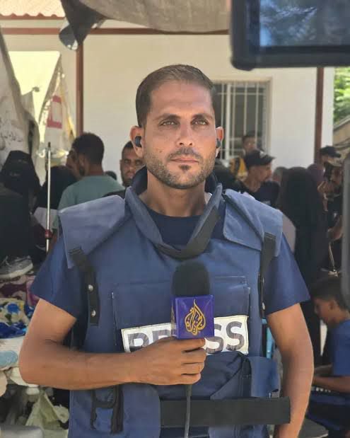 استشهاد الصحفي #انس_الشريف، والصحفي #محمد_قريقع اضافة لعدد اخر من الصحفيين في استهداف بوابة مجمع الشفاء الطبي في #غزة.