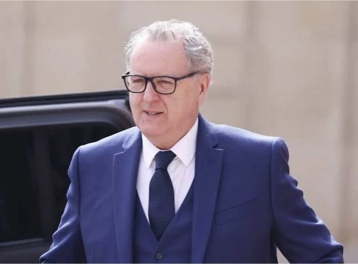 Pour mémoire. Merci le RN.
qui a permis à cette crapule, sauvée par le gong de la prescription, grâce à une juge complaisante, qui aujourd’hui siège au…
Conseil Constitutionnel ! Et c’est cet homme qui choisit les lois qu’il estime dignes. C’est Mesrine qui nomme les juges…