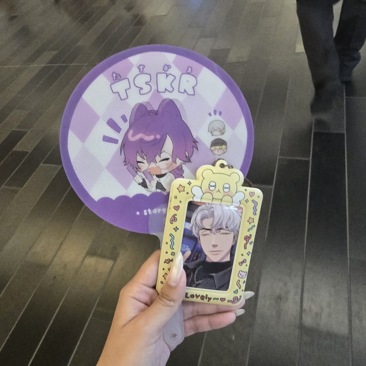 shoejin's tweet photo. items have been returned! thank you to everyone that shared and THANK YOU TO THE PERSON WHO HANDED IN I OWE YOU MY LIFE MAY LIFE BLESS YOU WITH WONDERFUL THINGS 🫂❤️ https://t.co/zIh0AS0vqS