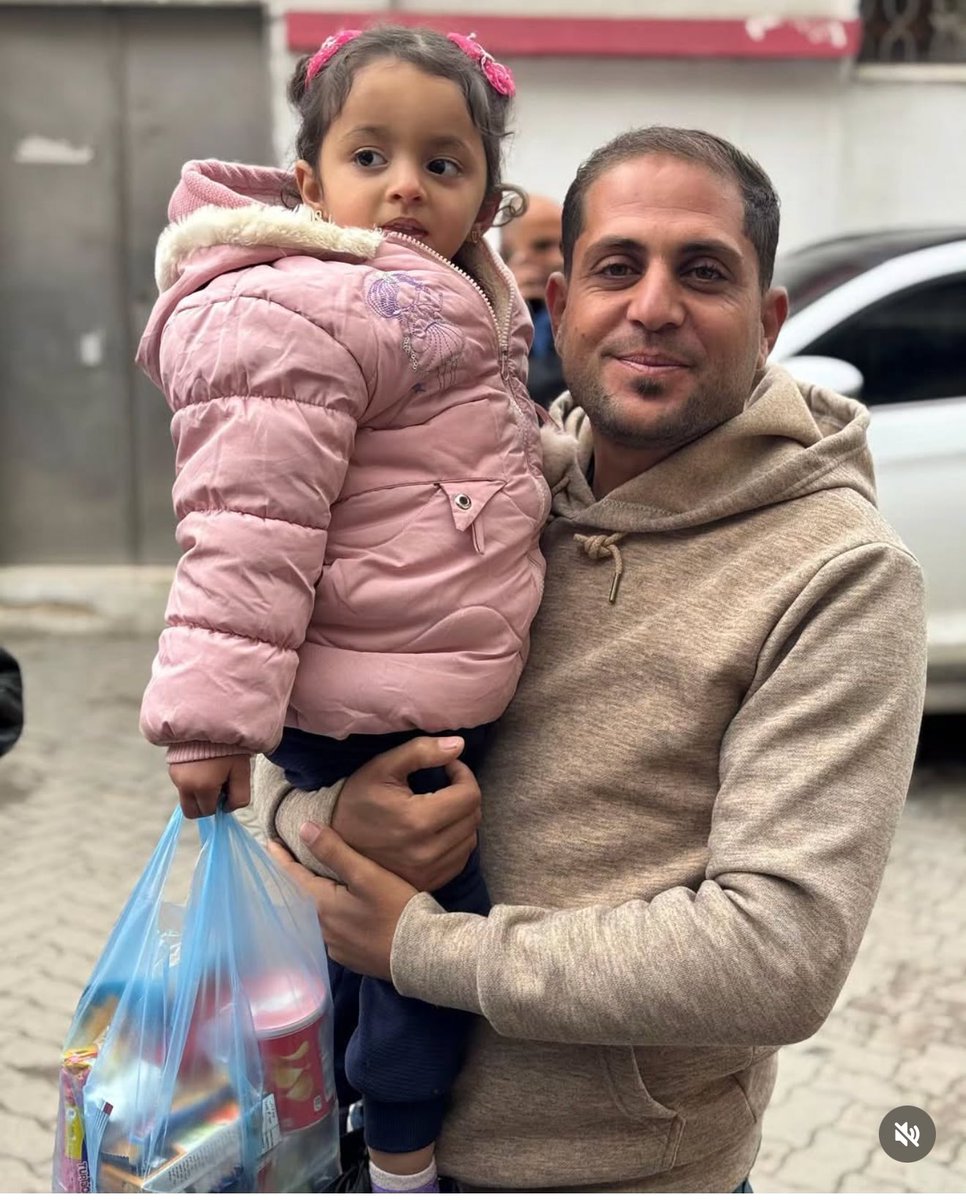 الحبيب مراسل الجزيرة محمد قريقع- أبو زين إلى العلياء في عملية اغتيال جبانة.
رحمك الله يا محمد أديت واجبك بأمانة ولم تتراجع رغم سيل التهديدات والتحديات.

إلى اللقاء