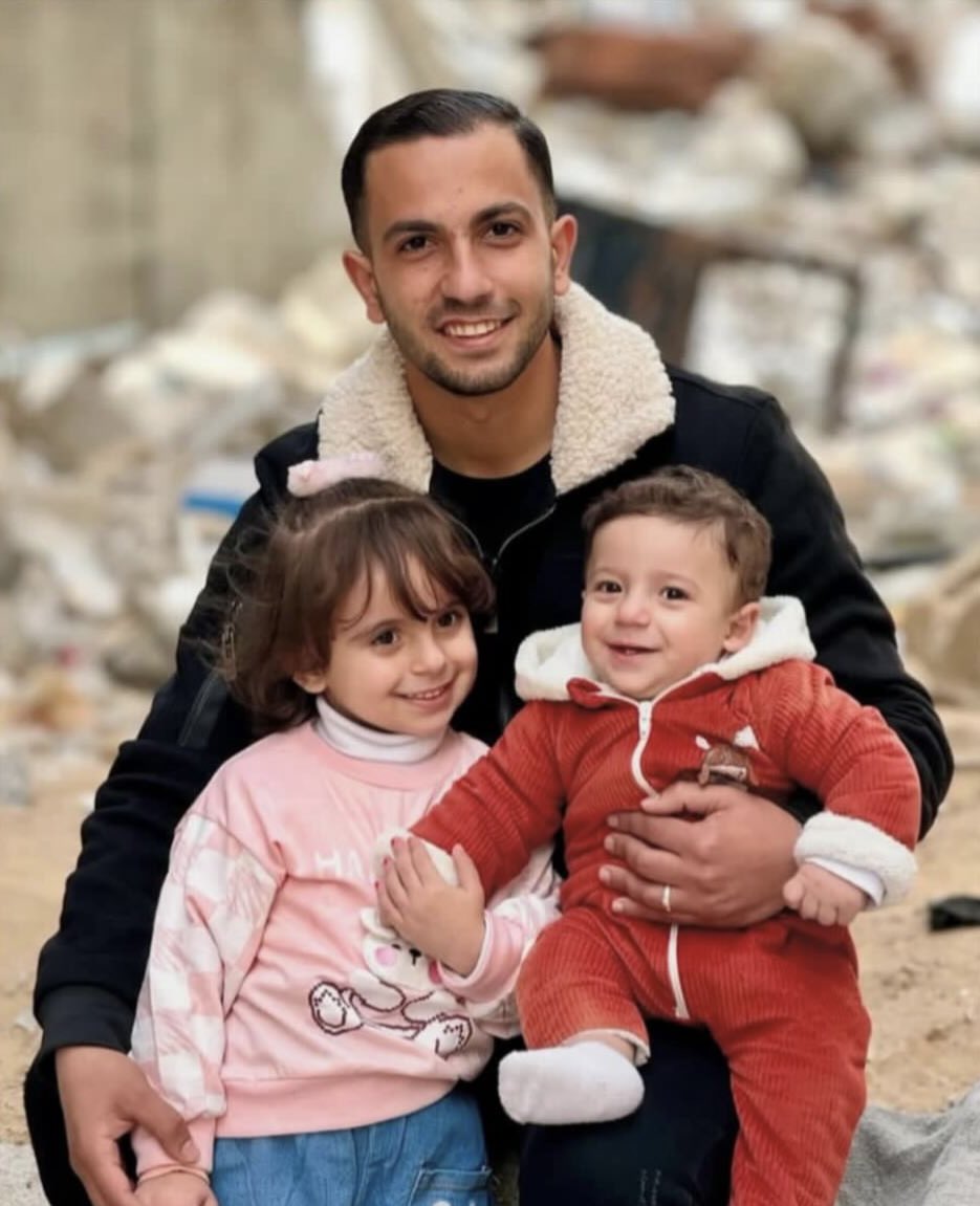 كنّا نعلم أنّك شهيدٌ لا محالة،
كنّا نعلم أنّهم سيفعلون ذلك..
ولكن لم نكن نعلم أنّنا سنتألم بهذا القدر الرهيب، لم نكن نعلم أنّنا لم نعتد الموت..
تبكيك اليوم غزّة كلّها يا أنس.