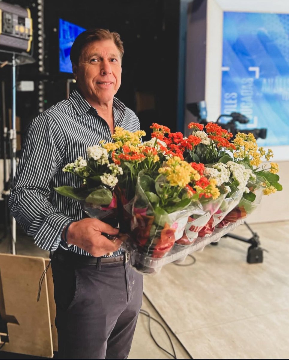 TODOS:

Quien carajo será el próximo técnico de Nacional? 🤔

JR Carrasco en estos momentos afuera de la casa de Perchman.