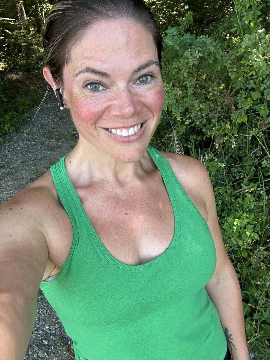 CackowskiLiz's tweet image. Happy Sunday!

I went to the gym, took a walk in the sunshine, hung out in the hammock and got myself a (nonalcoholic) treat from the grocery store. Now to enjoy some bonus time with my kiddos 🥰

It’s amazing how much can change in just a few years.