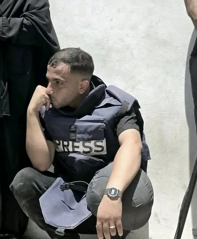 ناقل الخبر اصبح خبرا
استـ._ـشهاد الصحفي أنس الشريف ....🥺💔
#غزه_تموت_جوعاً #غزة_تُباد #Gaza  #فلسطین #الجزائر