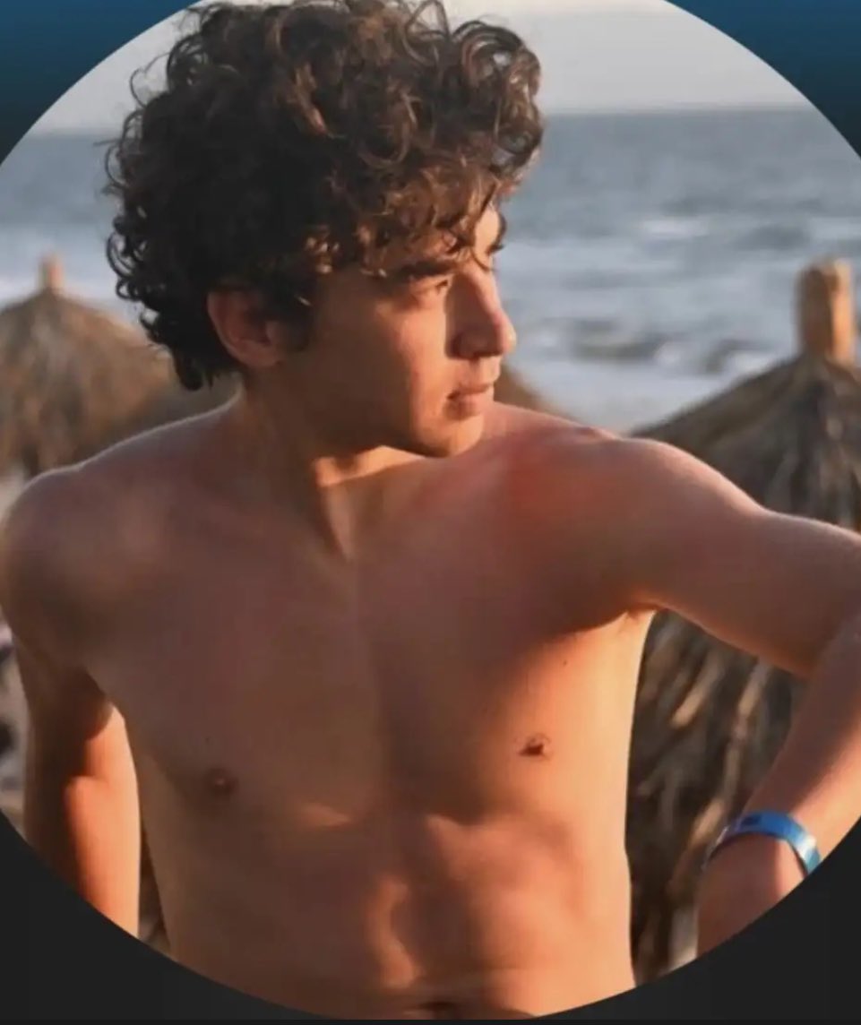 SergioMMMG's tweet photo. viendo con quien intercambiar nudes 😈 https://t.co/E1xSXAEsbh