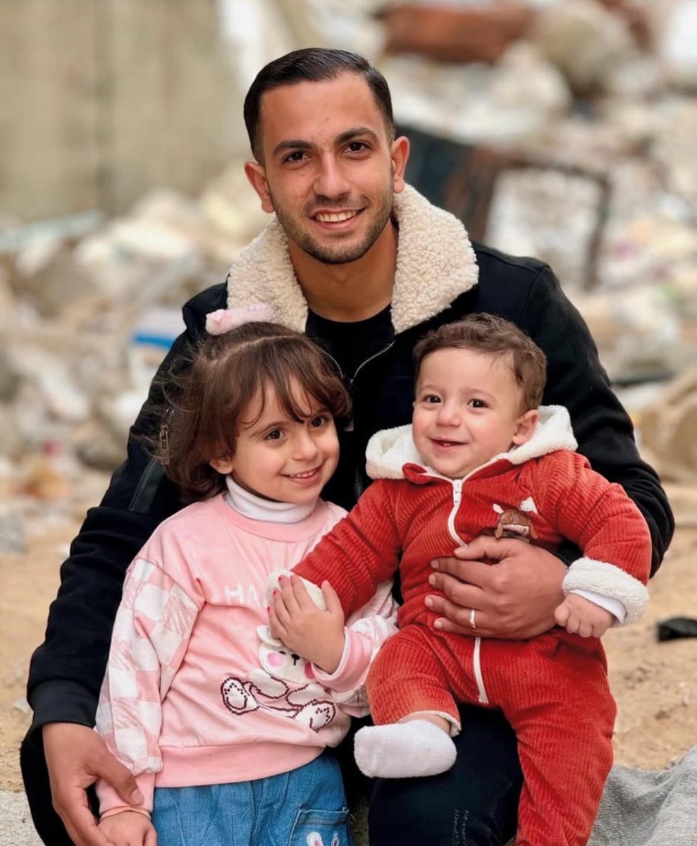 في صباح اليوم كان لهم أباً جميلاً يعمل بجهد لأجلهم ولأجل أهله وشعبه ، ولكنهم أمسَوا أيتاماً بلا أب بلا جد .