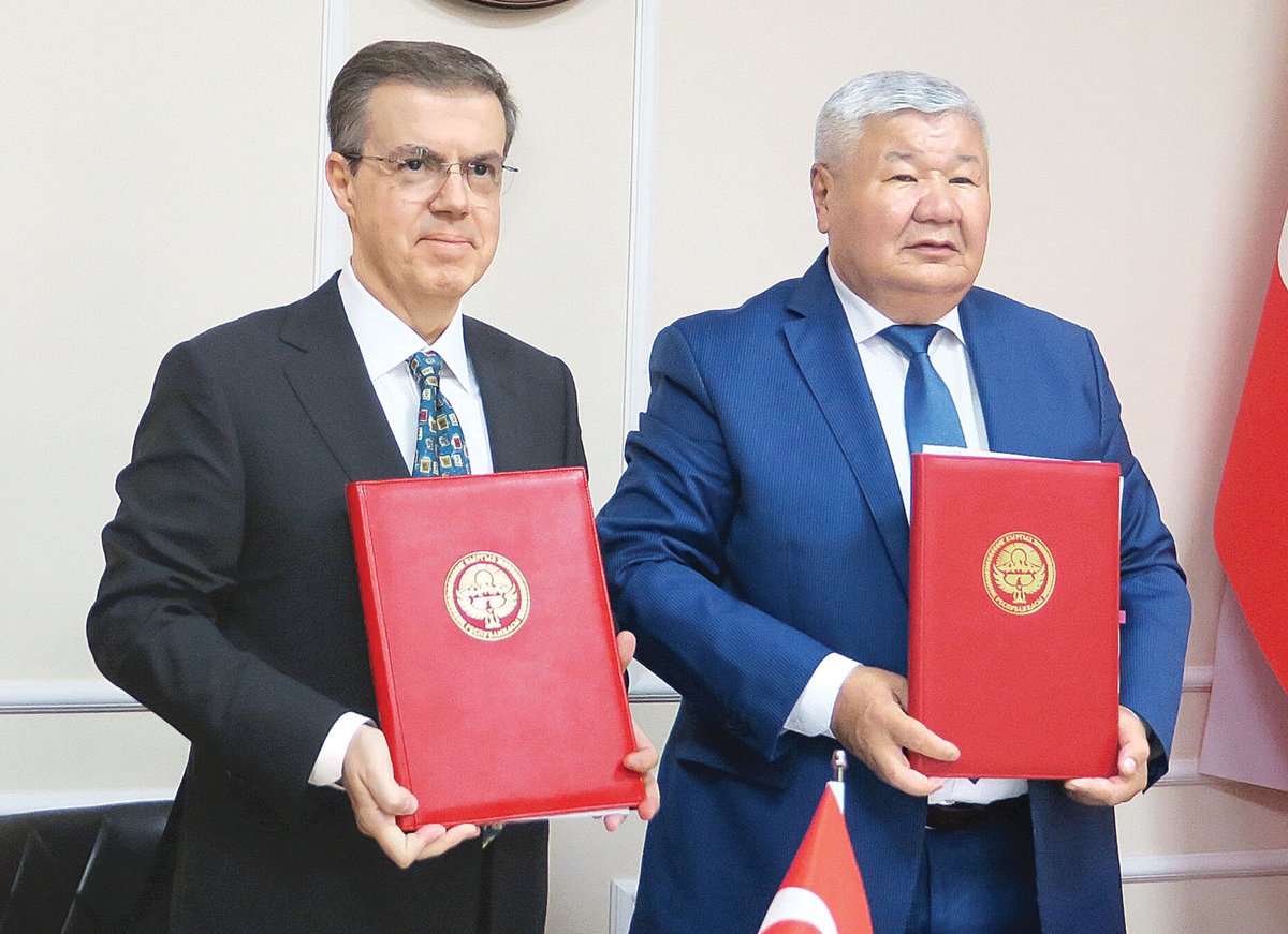 İhlas Holding ile Kırgızistan hükûmeti 10 milyar doları bulan enerji yatırımları için 20 yıl işletme ve alım garantisini içeren nihai imzaları attı.

▪️ Toplam 2.217 MW kurulu güce sahip proje, Orta Asya’da dengeleri değiştirecek 

▪️ Proje ile Zengezur, Kuşak Yol ve Orta