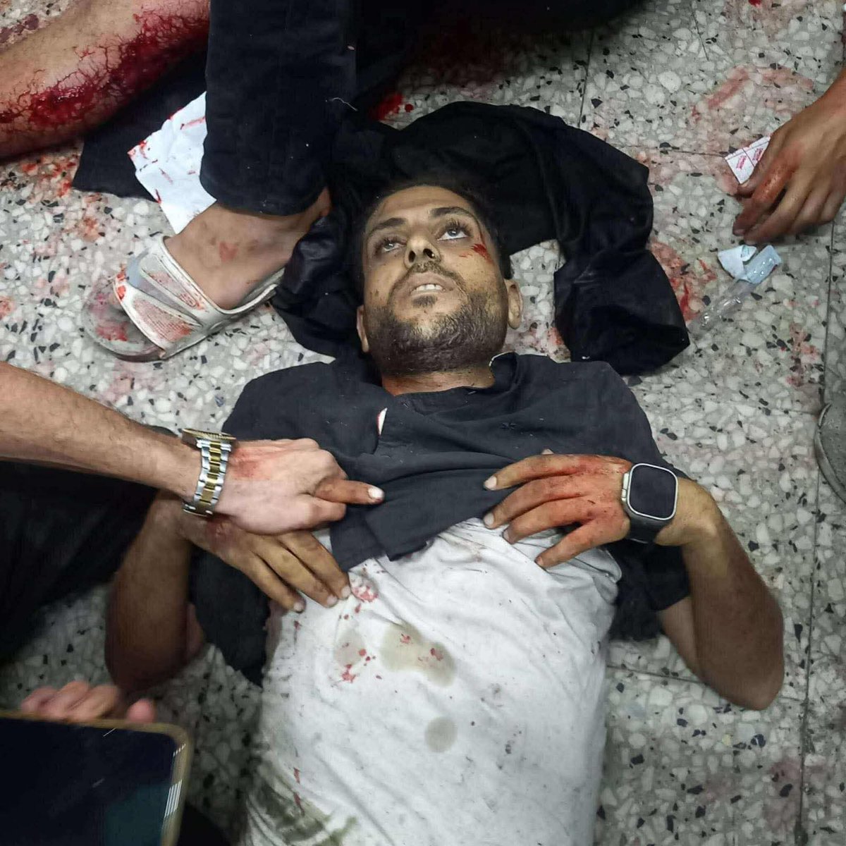 12_mayass's tweet photo. رحمة الله عليكما يا  #أنس_الشريف و #محمد_قريقع وجعل مثواكما الجنة واللعنة على الاحتلال المجرم https://t.co/oTSNpckkJZ