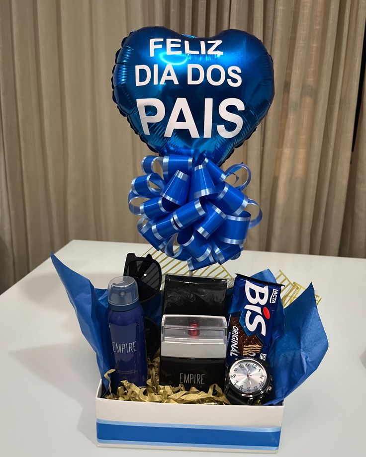 Krlyarchibald's tweet photo. Feliz da dos pais para o papai da Nena (@amordzhelena ). O pai mais dedicado, amoroso e incrível desse mundo! Que seu dia seja incrível ao lado de seus filhos ♡ Amamos você ❤️❤️ https://t.co/W114oh97aA