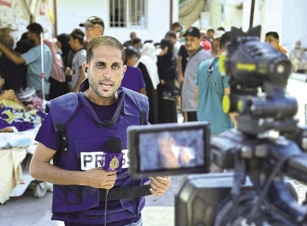 استشهاد الصحفي الفلسطيني أنس الشريف و محمد قريقع ومصوري قناة الجزيرة جراء قصف الاحتلال خيمة الصحفيين

#صالح_المهري