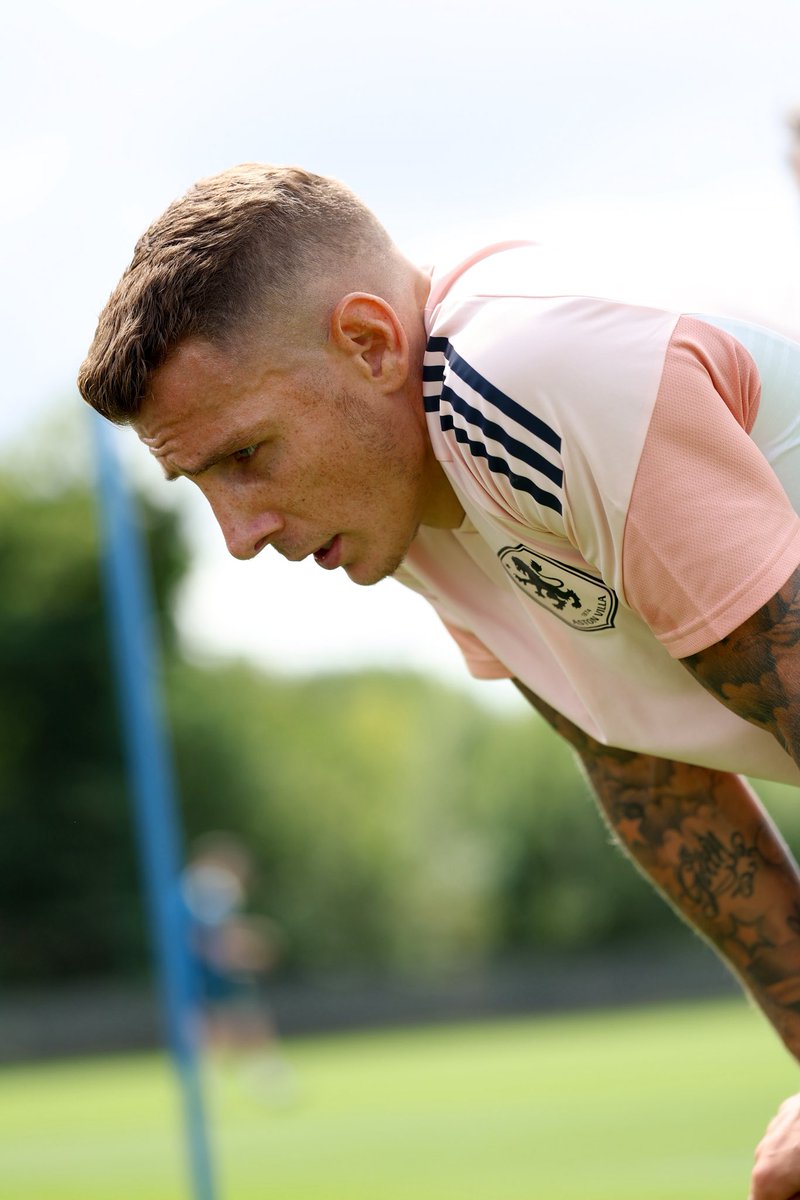 LucasDigne's tweet photo. Finish well  the pre season . Let’s go 🤩💜💙 https://t.co/bsGNBrdimp