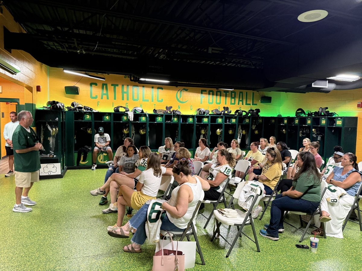 Our annual Mom’s Football Clinic! Thank you to all of our Football Moms for all that you do! 🏈 🍀