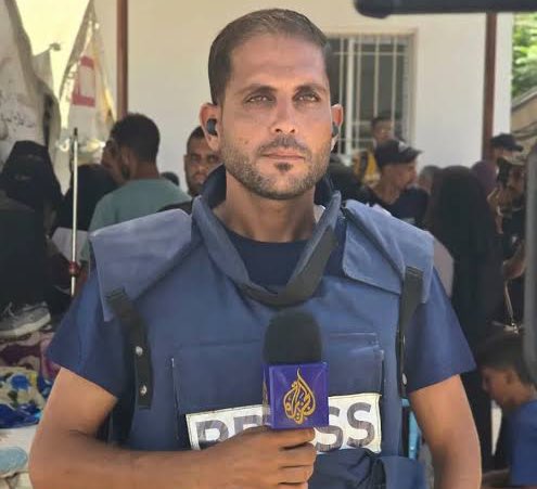 استشهد أيضاً مع الصحفي أنس الشريف الصحفي البطل محمد قريقع

إلى رحمة الله