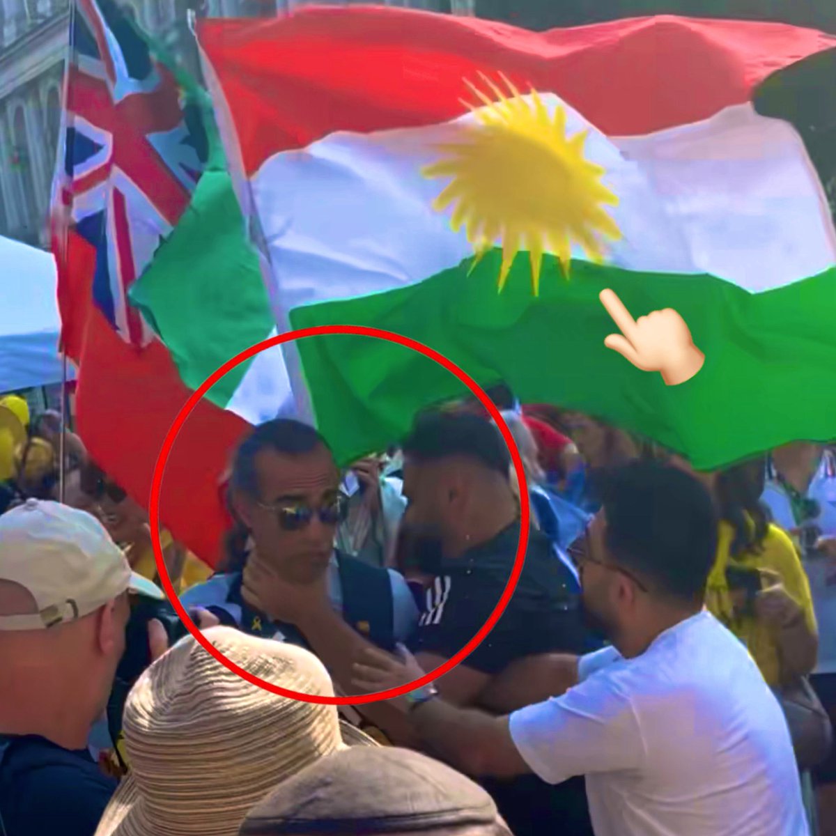  صورتی چرک (@sooraticherck) on Twitter photo 🔴 فوری
در جریان یک تجمع مسالمتآمیز در لندن، تجزیه طلبان حامی حماس بهطور خشونتآمیز به فعال سیاسی نیاک قربانی (<a href="/GhorbaniiNiyak/">Niyak Ghorbani (نیاک)</a>) حمله کردند و او را مورد ضرب و شتم قرار داد.
<a href="/metpoliceuk/">Metropolitan Police</a> 🔴 فوری
در جریان یک تجمع مسالمتآمیز در لندن، تجزیه طلبان حامی حماس بهطور خشونتآمیز به فعال سیاسی نیاک قربانی (<a href="/GhorbaniiNiyak/">Niyak Ghorbani (نیاک)</a>) حمله کردند و او را مورد ضرب و شتم قرار داد.
<a href="/metpoliceuk/">Metropolitan Police</a>