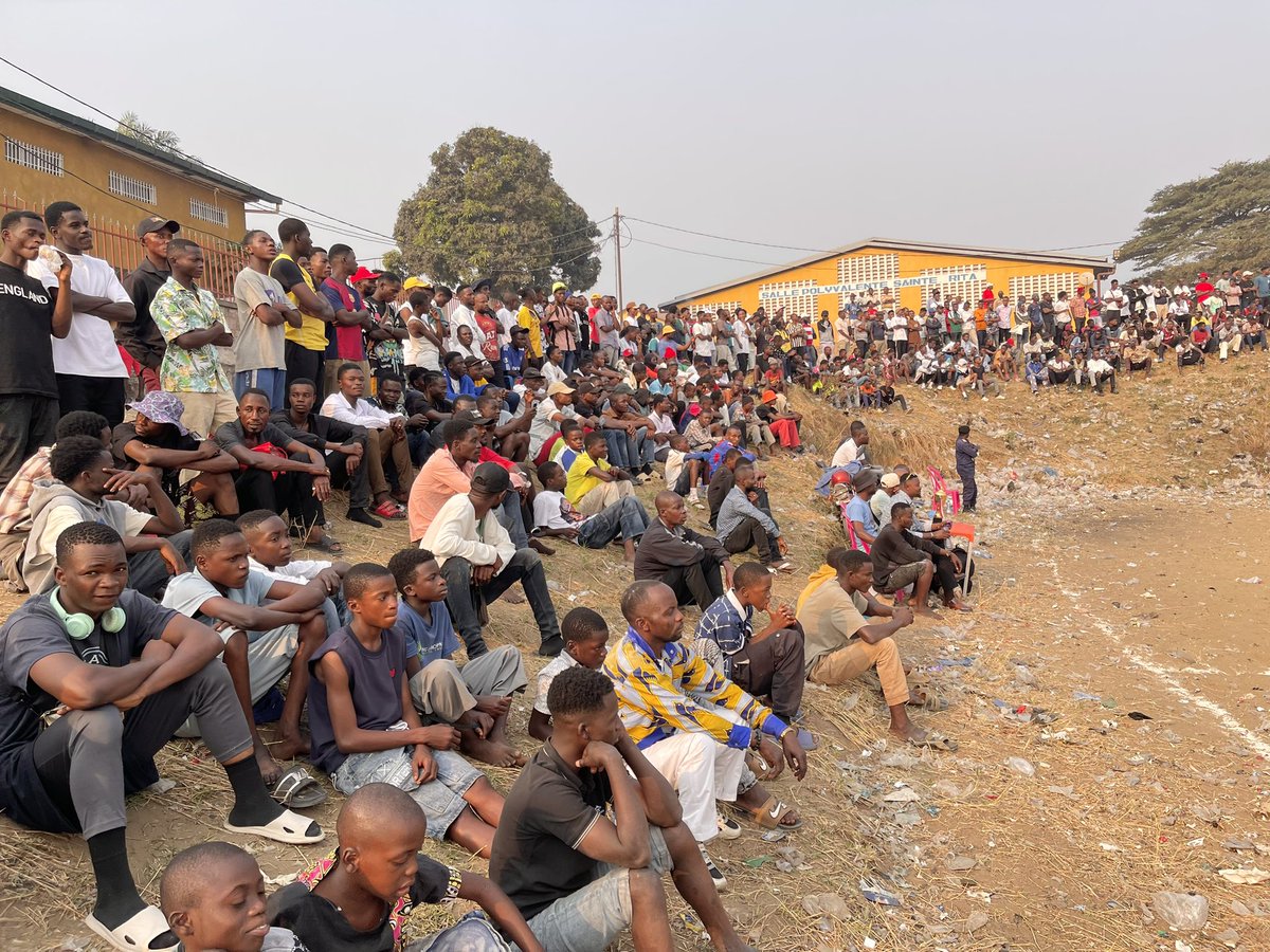 fondationMabaya's tweet photo. ⚽️
L’Honorable Jack Mabaya Kashit l’homme du concret et élu de la circonscription électorale de Mont-Ngafula, a honoré de sa présence dans la  rencontre tant attendue, opposant le FC Sebo au FC Kasaï. Du tournoi, placé sous l’organisation de Monsieur Hervé Mbikay. 

@MabayaJack https://t.co/hKsEAFyKUA