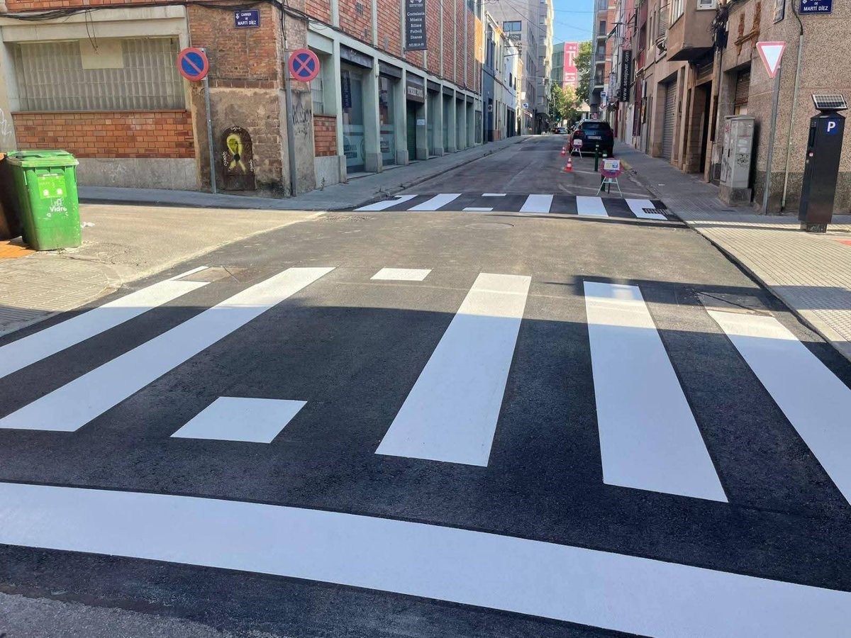 jordi_ballart's tweet photo. 👷🏻 Aquesta setmana hem actuat a la rambla d’Ègara (davant de #LaFACT) i al carrer d’Arquimedes (entre Pare Llaurador i Fra Bonaventura Gran) dins del Pla d’Asfaltats.
🚰 També s’ha asfaltat l’encreuament d’Arquimedes amb Watt per obres de #TAIGUA.
🚧 Seguim! https://t.co/w58WEpF1mq