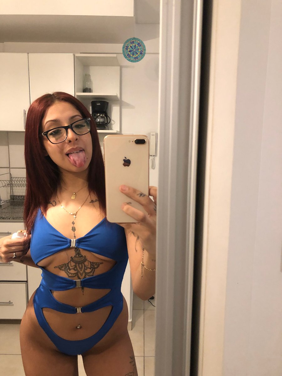agossna's tweet photo. RT si tu veux m’entendre te dire “fais ce que tu veux de moi” 😈 https://t.co/fIrBXwv07h