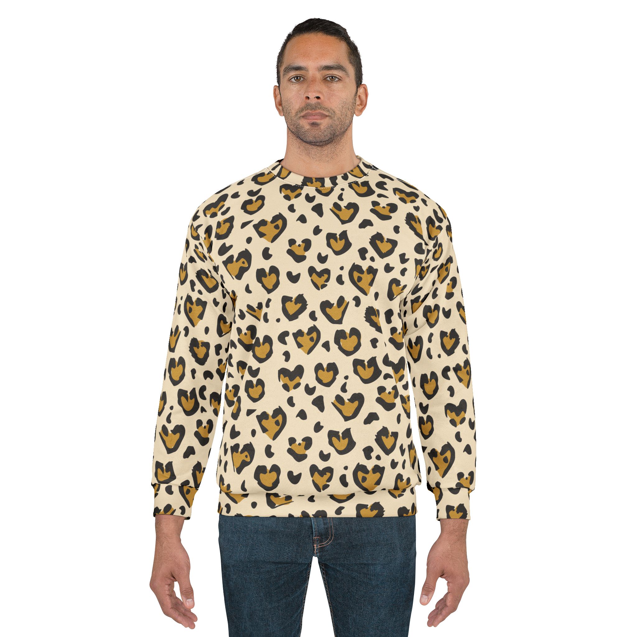 【GRAVER】Leopard Heart Smile White Clip Sweatshirt Leopard Heart Sweatshirt, Animal Print Heart Hoodie, Womens