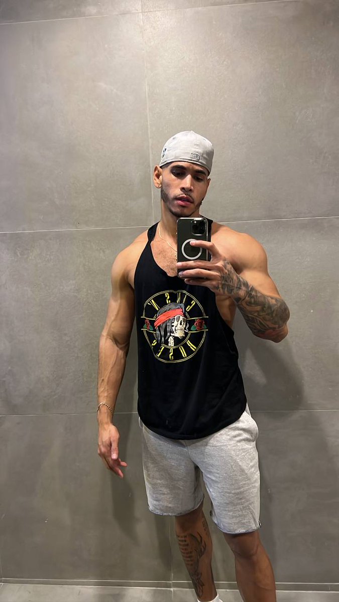 B0ttms retweet to unlock my 😈 page