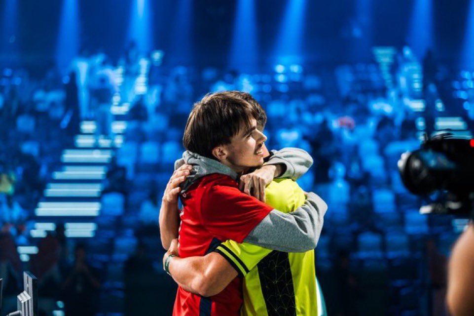 Vitality Brice (@bricemsnn) on Twitter photo Vice world Champion 🥈
150000$
Fc pro open 26 🔜
Je suis désolé pour la défaite en finale, j’aurais aimer ramener cette victoire, un jour je l’aurais 🙏
Merci à tous ceux qui m’ont supporté aujourd’hui ❤️
<a href="/TeamVitality/">Team Vitality 🐝</a> <a href="/LOSC_eSports/">LOSC ESPORTS</a> 💛
<a href="/ManiiKa_FIFA/">Johann Simon</a> 🐐 Vice world Champion 🥈
150000$
Fc pro open 26 🔜
Je suis désolé pour la défaite en finale, j’aurais aimer ramener cette victoire, un jour je l’aurais 🙏
Merci à tous ceux qui m’ont supporté aujourd’hui ❤️
<a href="/TeamVitality/">Team Vitality 🐝</a> <a href="/LOSC_eSports/">LOSC ESPORTS</a> 💛
<a href="/ManiiKa_FIFA/">Johann Simon</a> 🐐