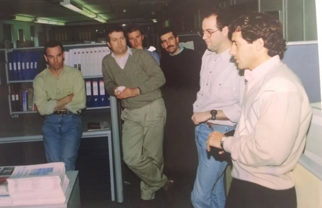 Ritaporfiris_'s tweet image. December 1993, Ayrton at the old Williams factory in Didcot

#AyrtonSenna #F1Royalty #unforgettable #genius #magic #senna #sennasempre #remembersenna #brazil
                    instagram.com/p/DNBW29rtclI/…