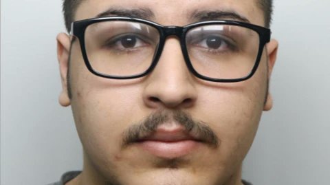 Meet Ondrej Sidelka, 21, from the vibrant city of Bradford. 

He's been convicted of possessing terror material, including bomb-making manuals. He was jailed for 2yrs, which is less than Wayne O'Rourke got for spicy tweets. 

He moved to the UK with his family from Slovakia. 🇬🇧