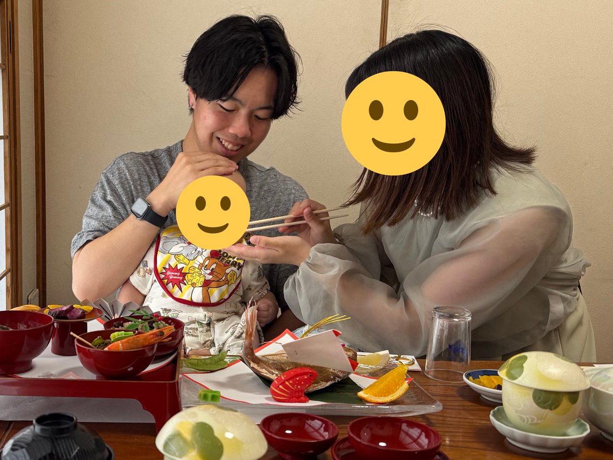 nagashi4645's tweet photo. 8月10日。 
余命7ヶ月と言われた
小腸ガンステージⅣの新米パパ 

息子の
健やかな成長を願うために

【お食い初め】

を行いました。

息子は食べ物に興味津々だけど
食べる真似をするだけなので
顔が怒ってました。

家族で無事
この日も迎えられて幸せです。 https://t.co/kj4R8SXUDt