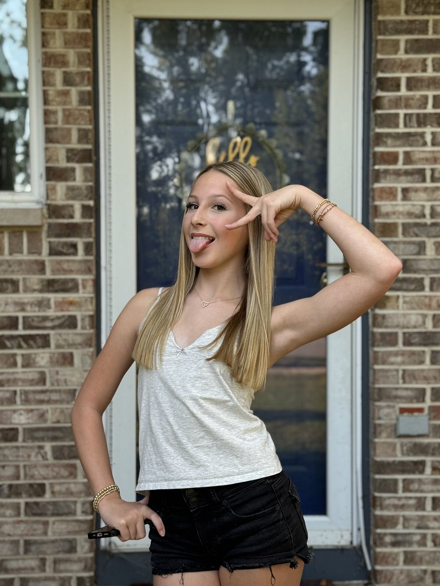 hubbardbradford's tweet image. How did this happen?!?! Bryn had orientation on Friday and starting Wednesday, I will have 2 high schoolers! So proud of these two and incredibly excited for what this @Grayslake_Rams school year is going to bring. #HubbardSisters #makeitmatter